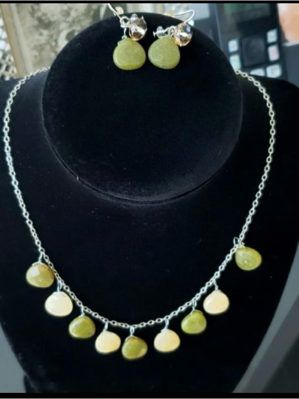 Green Teardrop Pendant Necklace and Earring Set - Unbranded